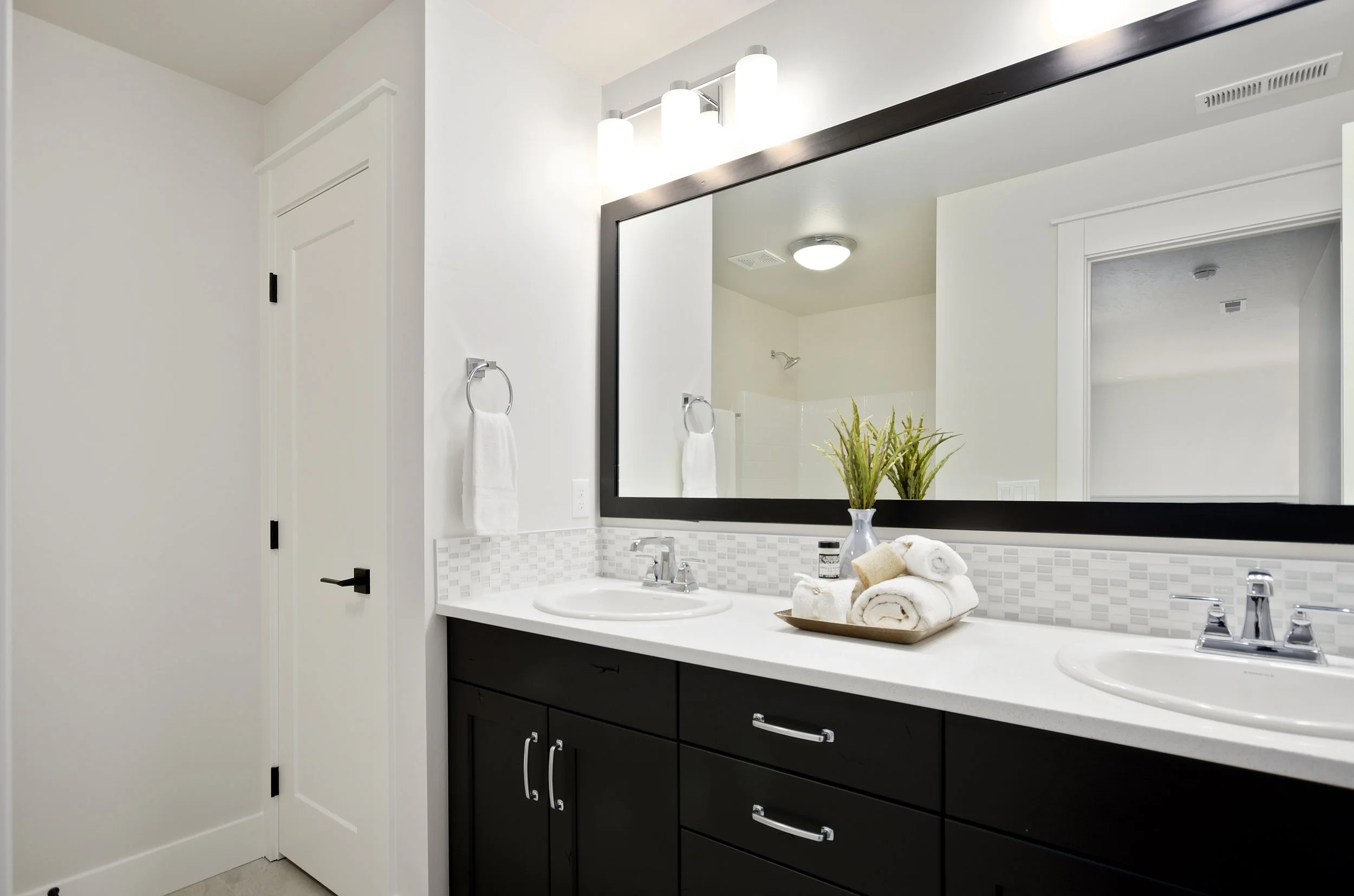 36-Bathroom.jpg