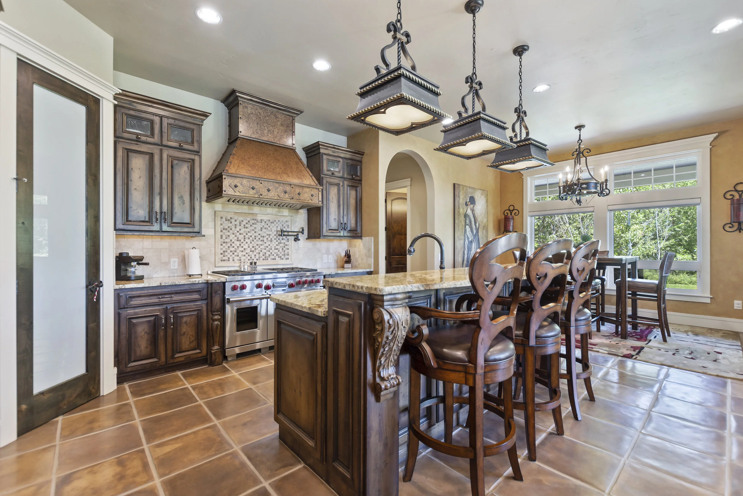 16-Kitchen.jpg