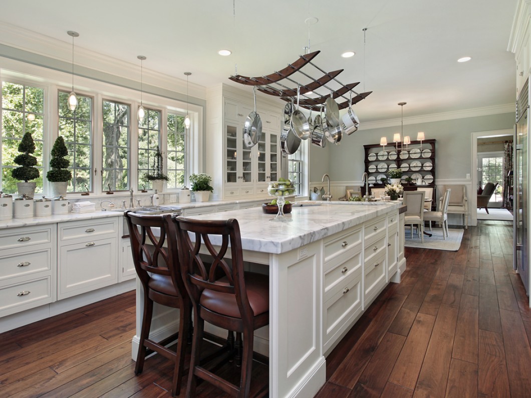 Kitchen-in-luxury-home-with-wh-16568375.jpg