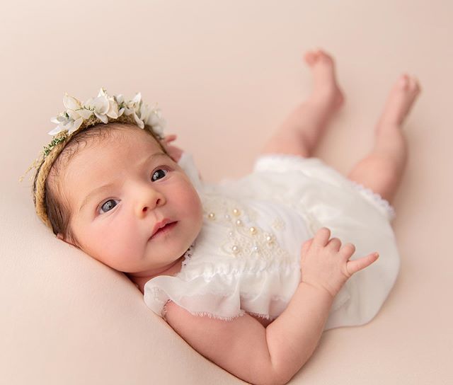 Sunday Stretch 💕#newbornphotography #newbornbabygirl #newborngirlsession #newbrongirlphotoshoot #tatevikkphotography #newbornphotographer #lanewbornphotographer #newborns