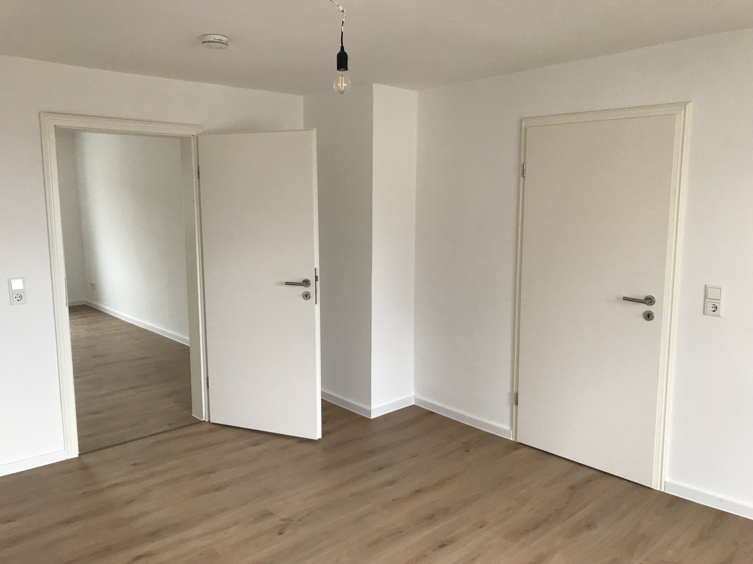 Hell, frisch renovierte 4 -Zimmerwohnung in einem schönen Altbau zu vermieten