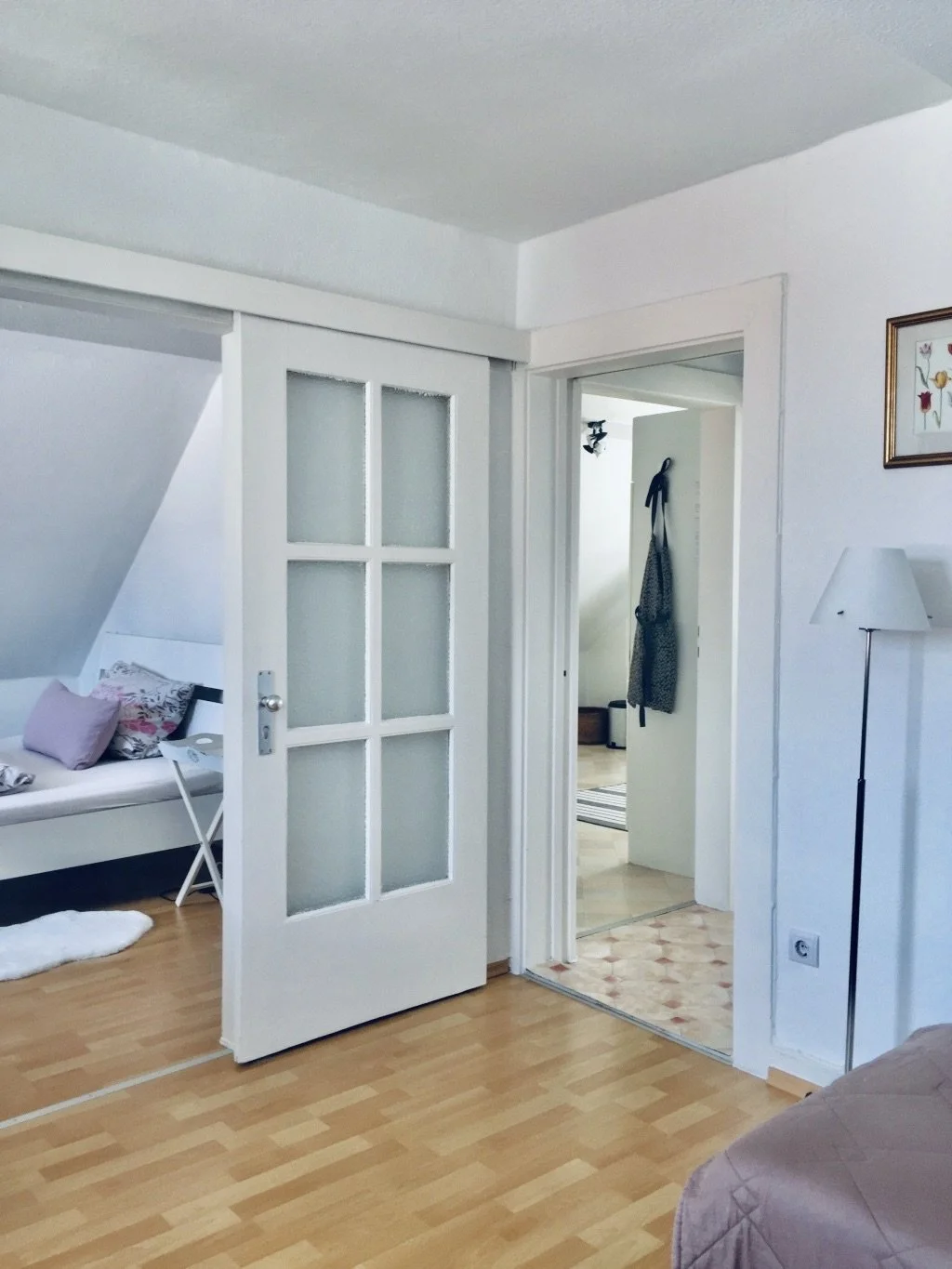 Schöne Dachgeschosswohnung in kleinem Altbau (10.4.-10.8.26)