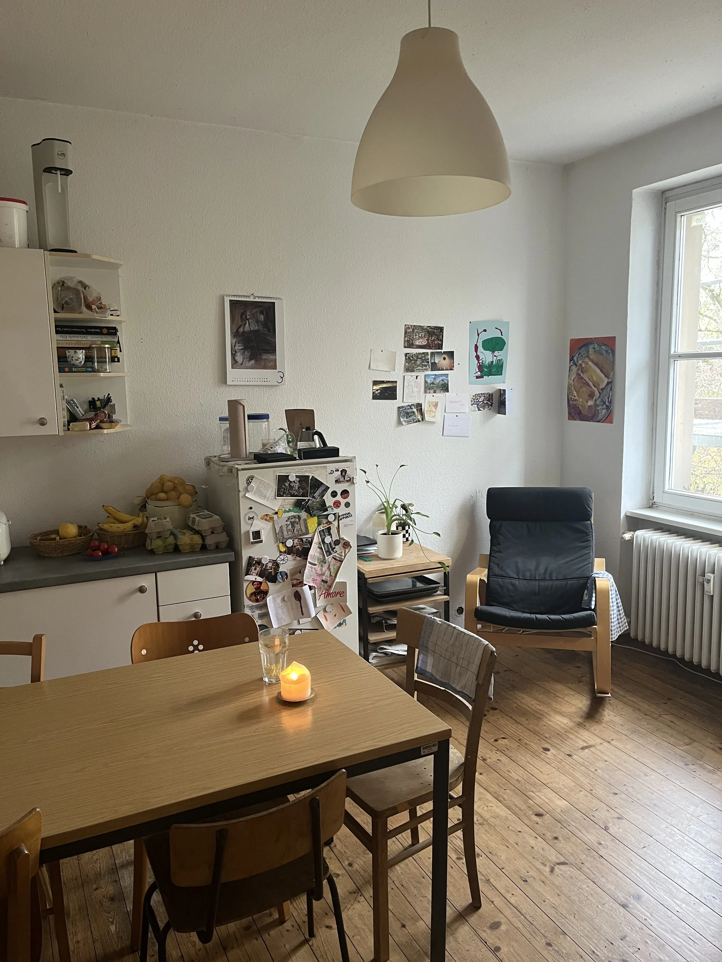 Helles Zimmer in wunderschöner Altbauwohnung