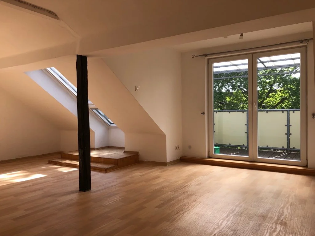 Helle, gemütliche Dachgeschoßwohnung mit grünem Hinterhof