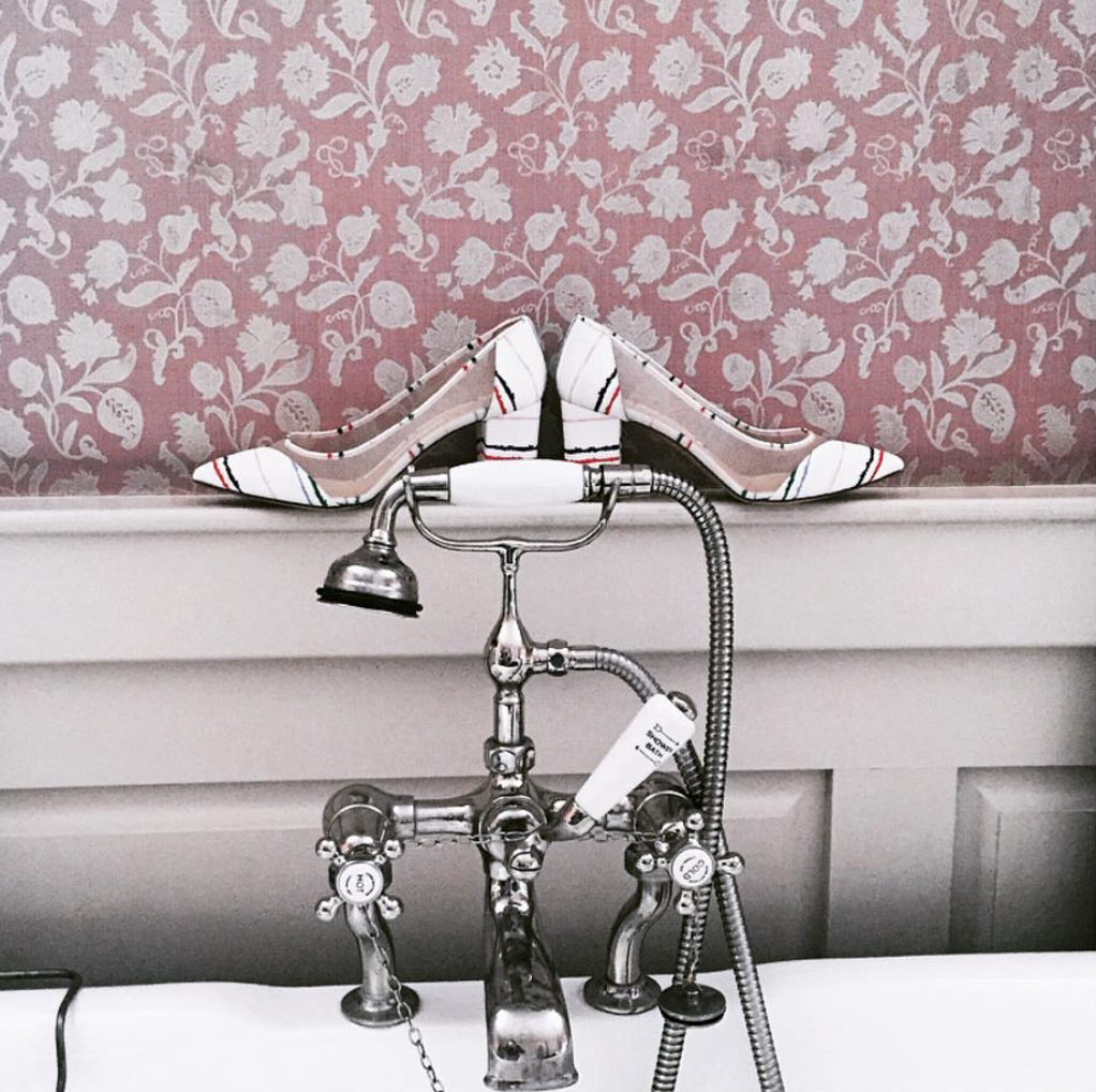 @ mrssallymatthews Bedrooms, bathtubs and Bionda's. #london #girlinbc #deanstreettownhouse #bedroom #interior #shoegame #wallpaperlove