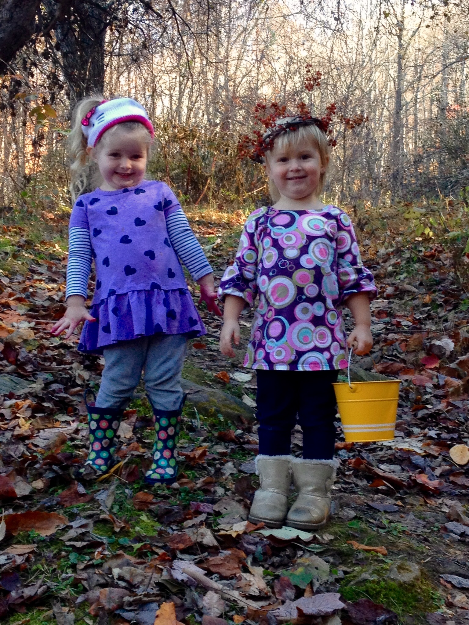  Forest friends gathering leaves for a seasonal craft 