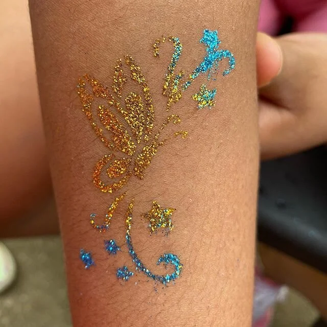 We were out Kenilworth today for a Birthday 🎁 Party 🧡💚💙💛💜🖤❤️ Had a great time painting the kids faces, putting on glitter tattoos and sharing smiles 😀 #Kenilworth #Washington #NorthEast #WashingtonDC #DC #dmv #dmvart #dmvevents #DmvFacePainte