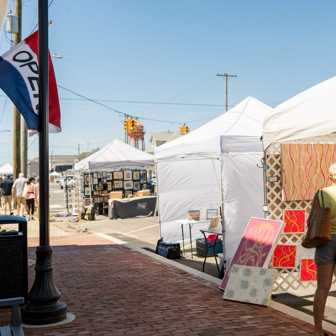 The @beachhavenartwalk is this month! 🎨

Join us for the annual fine arts and crafts festival that runs along Bay Avenue from Pearl Street to 8th Street! Browse beautiful pieces from local artists, while supporting your favorite Beach Haven-based sm