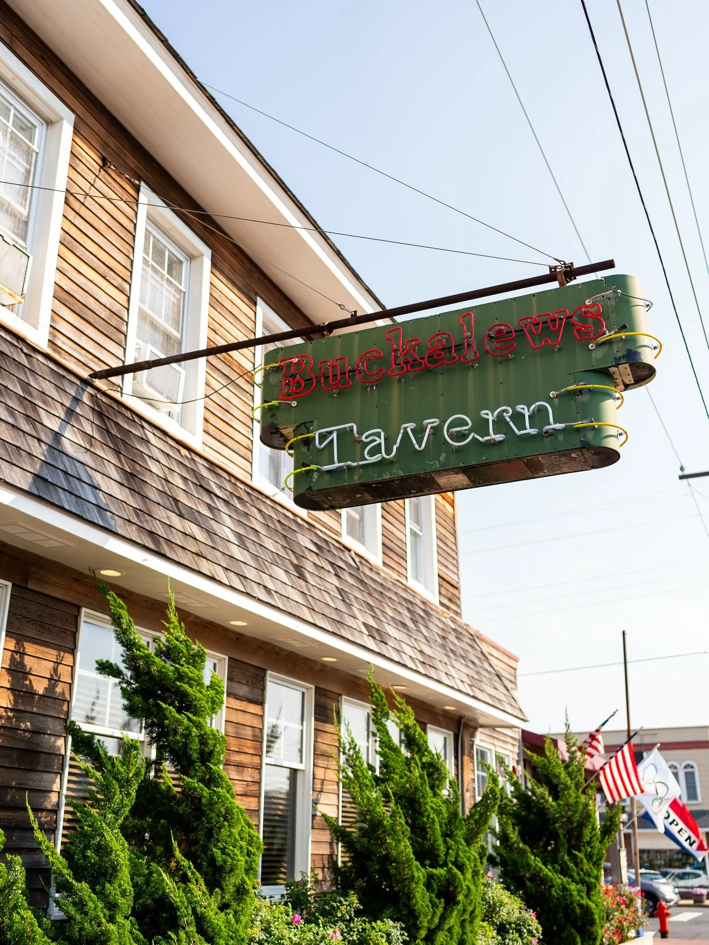 Grab a bite in the Queen City!🍴

Check out some Beach Haven spots that are still open this fall&hellip;&nbsp;

🍴 @buckalewslbi
🍴 @black_whale_lbi
🍴 @tuckerslbi
🍴 @countrykettlefudgelbi
🍴 @englesideinnlbi