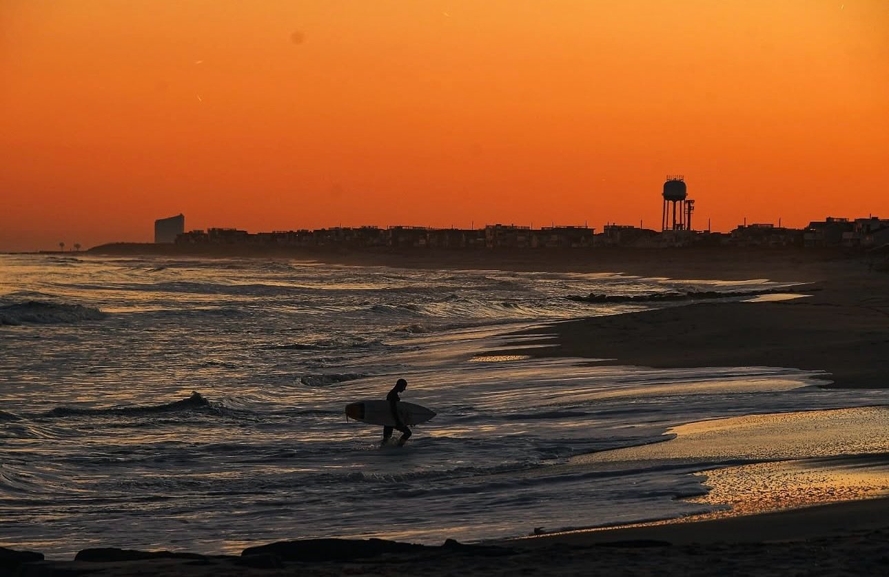 A quiet December surf session in Beach Haven. 

Photo: @seanbeebz