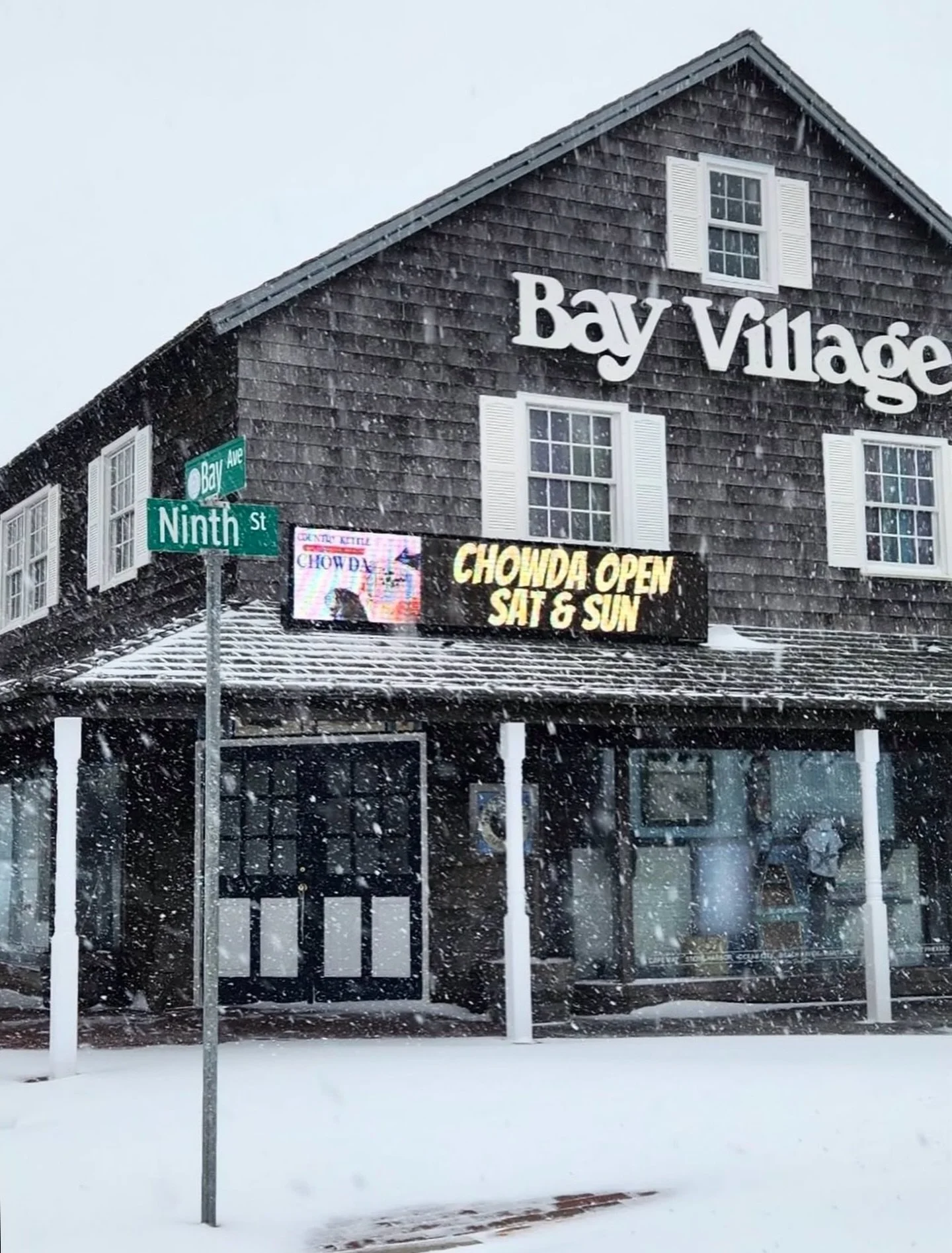 Yesterday in Bay Village. 🥶

Photo: @bayvillagelbi