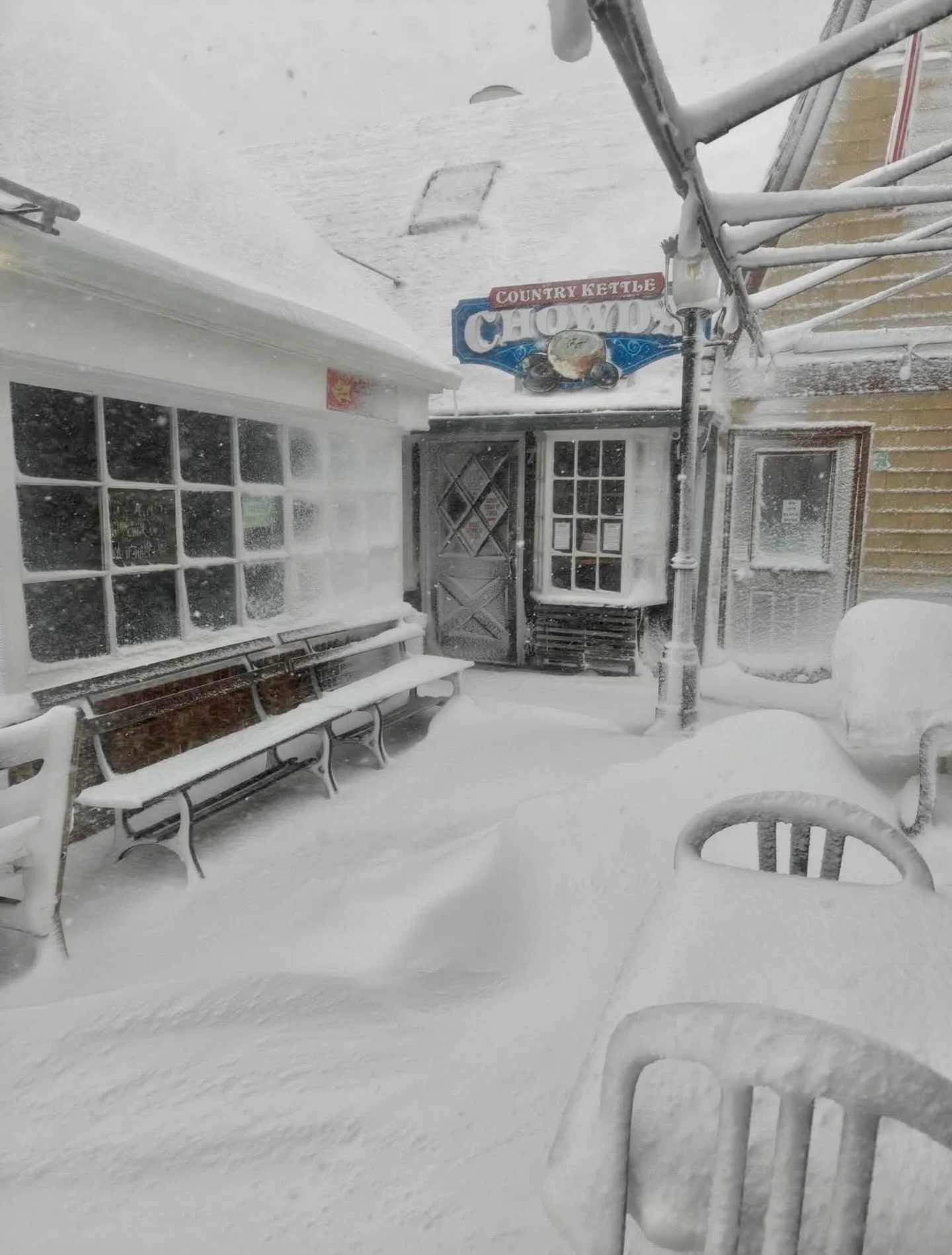 Post-blizzard Beach Haven. 🌨️❄️

Photo: @countrykettlechowda