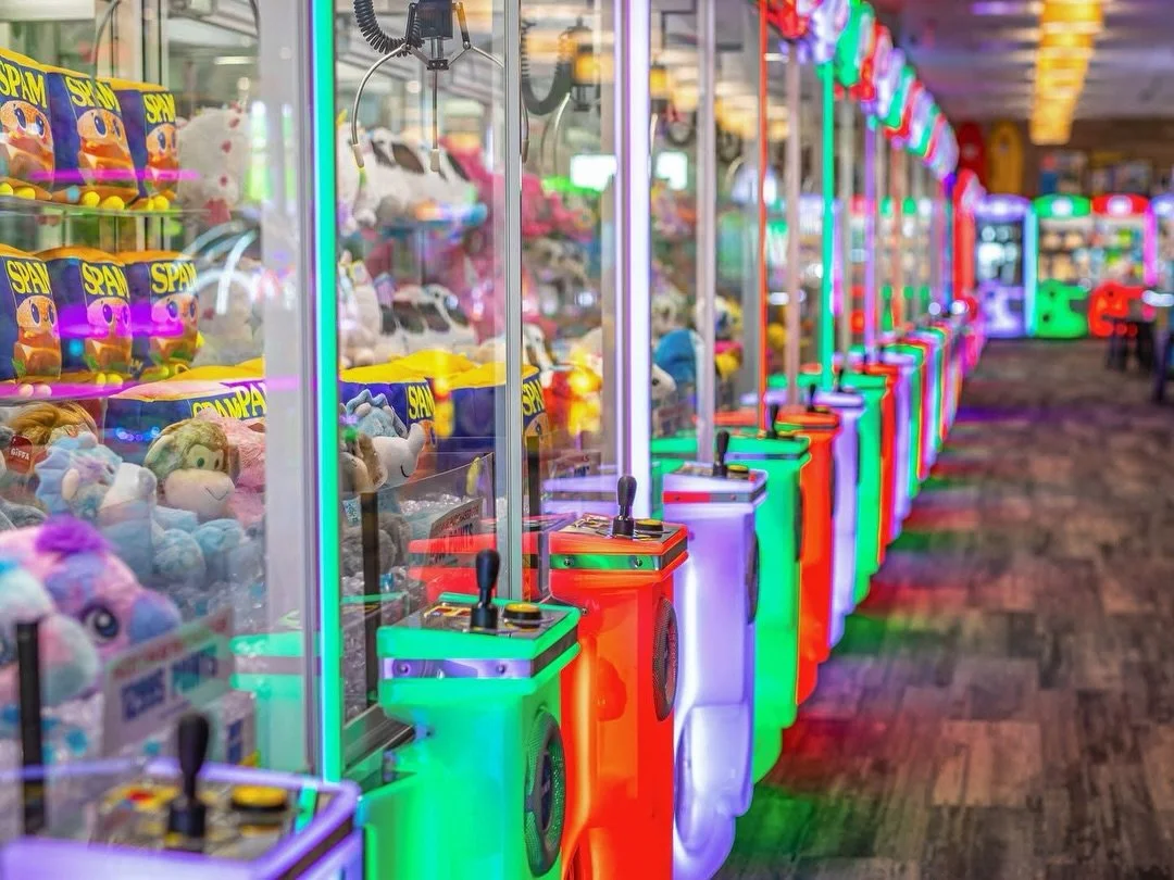 It might be frigid but you can still get out with the family this weekend!&nbsp;

Enjoy an afternoon at the @fantasyislandlbi arcade!👾See hours below&hellip;👇
 🕹️Friday: 3pm-8pm&nbsp;
🕹️Saturday: 12pm-8pm&nbsp;
🕹️Sunday: 12pm-6pm