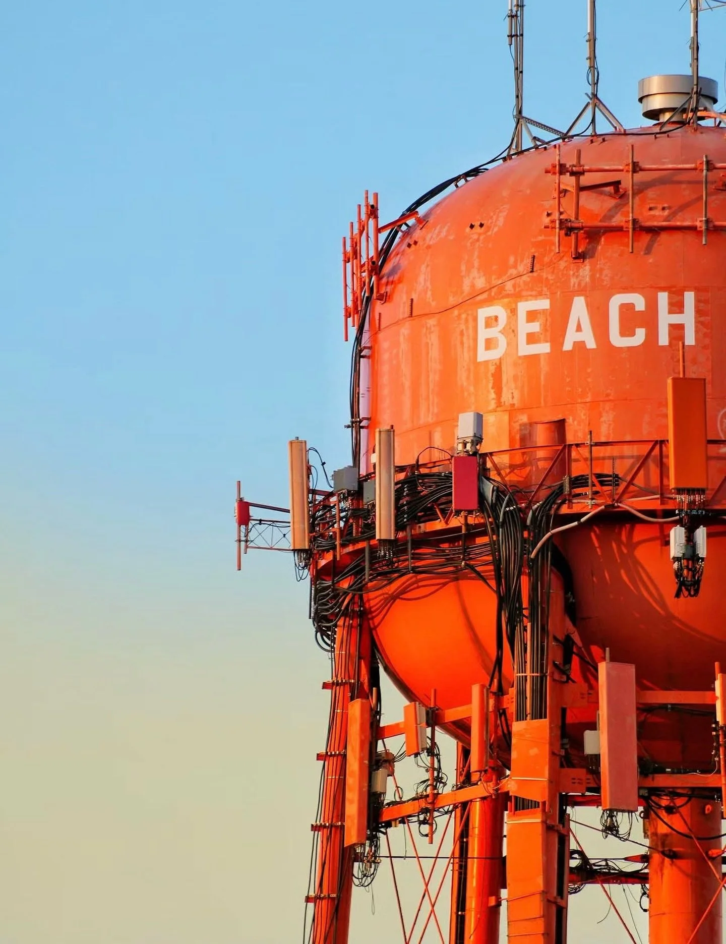 It&rsquo;s our favorite time of year! More and more Beach Haven businesses are open for the season!&nbsp;

Here&rsquo;s a little list of spots around town that are currently open:&nbsp;

🍴Food🍴
@countrykettlefudgelbi 
@countrykettlechowda 
@coffeeb
