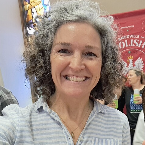 Suzanne, Studio Director