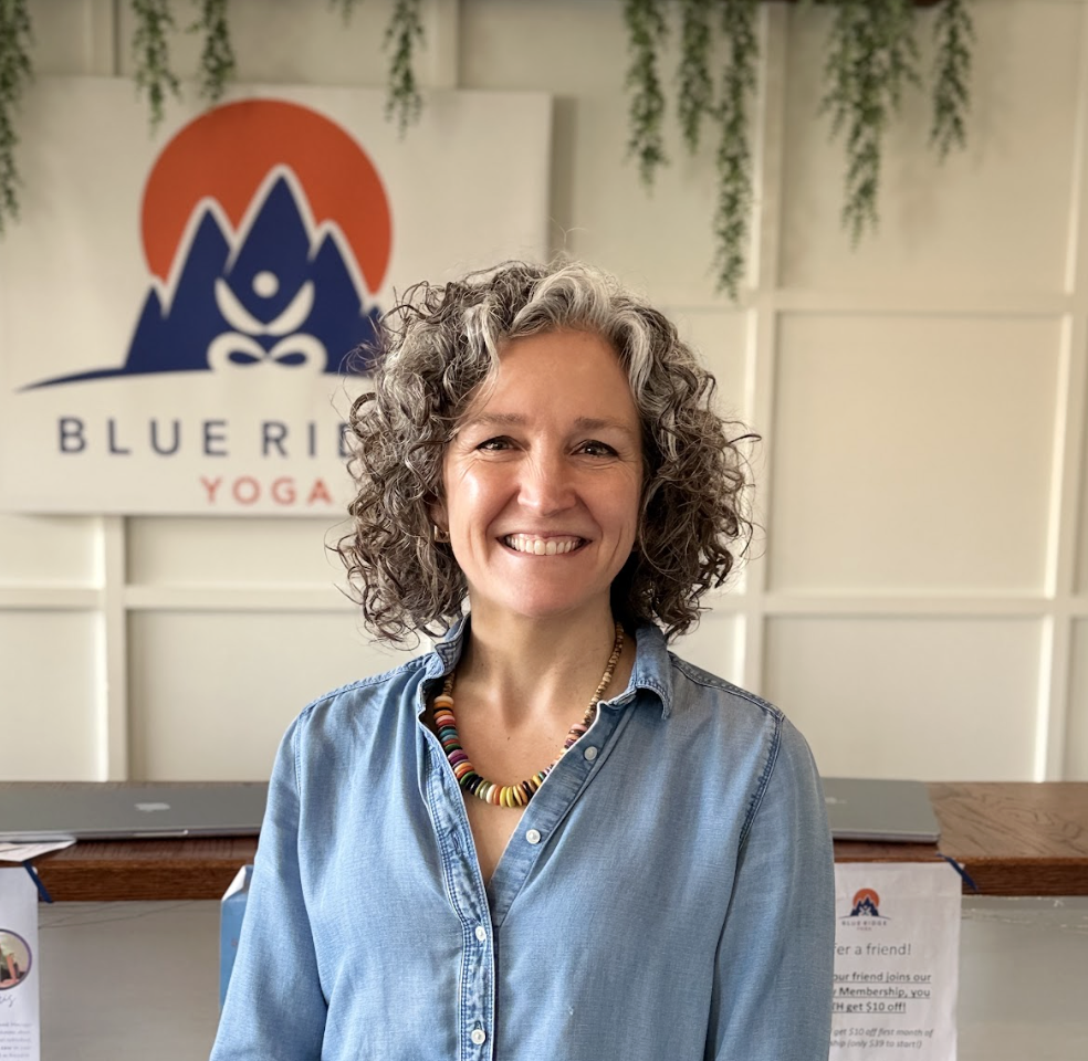 Suzanne, Studio Director