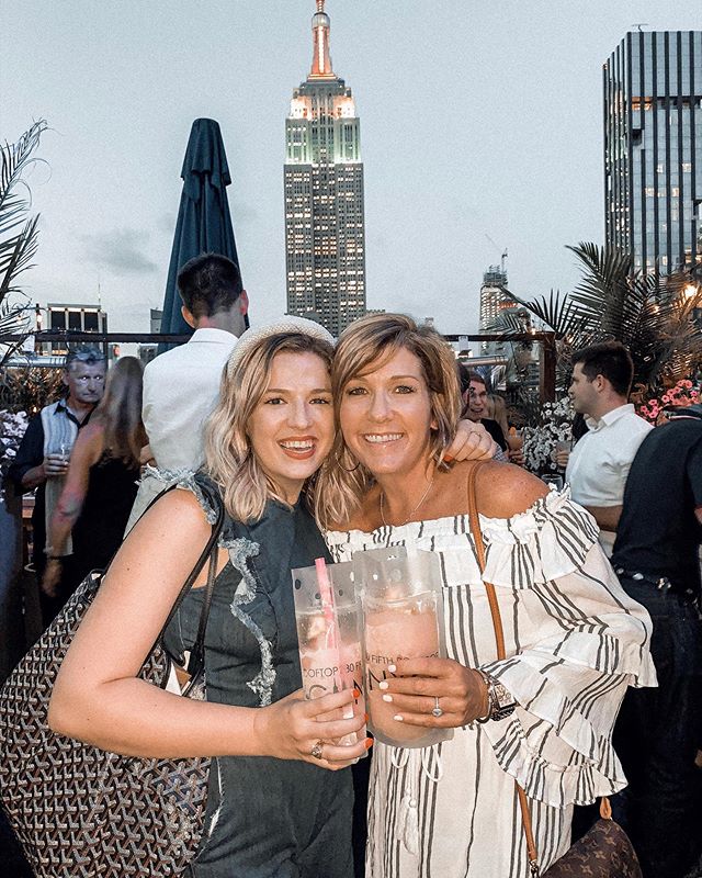 my mom and I did ALL the things last weekend and here are my recs: 🥂 230 Fifth rooftop for all the pics and fros&eacute; but check out Rainbow Room if you want a more elevated view of the city and want to feel fancy
🍝 Dinner and a show never fails.