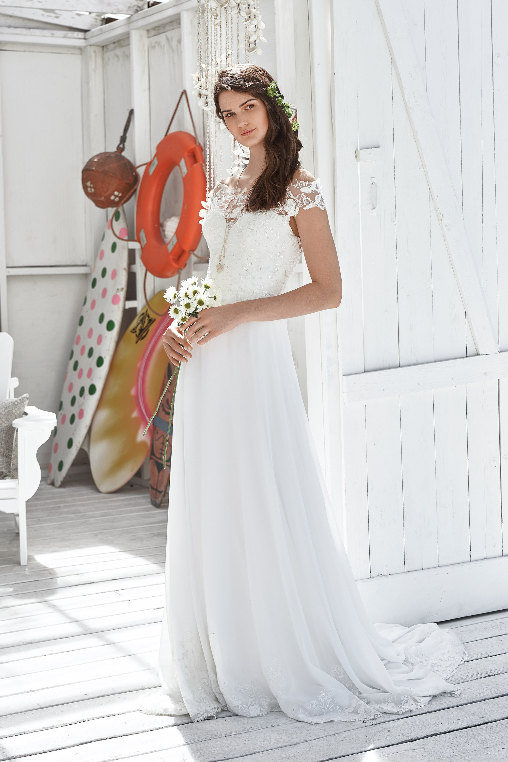 casual wedding dresses with sleeves