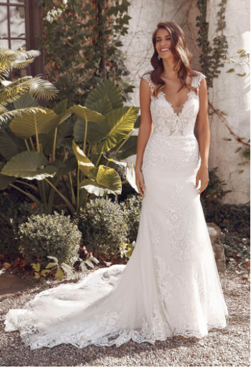 https://images.squarespace-cdn.com/content/v1/5a0f32a590badeeb345b524c/1597876540993-UFRRH2WG147AKA3954EF/wedding+dresses+Albuquerque+3.png