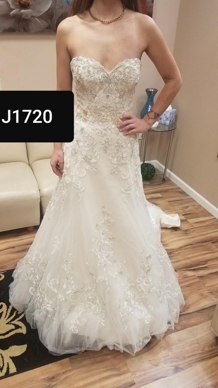 Sample Sale - Wedding Dresses discounted at 30-60%!