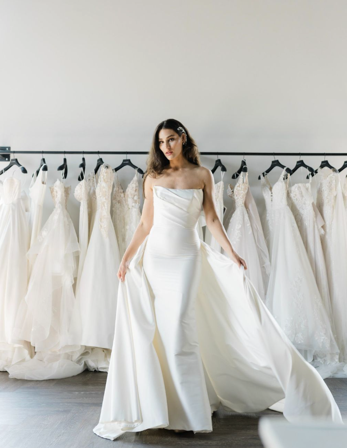 Who Should You Bring to Your Dress Appointment?