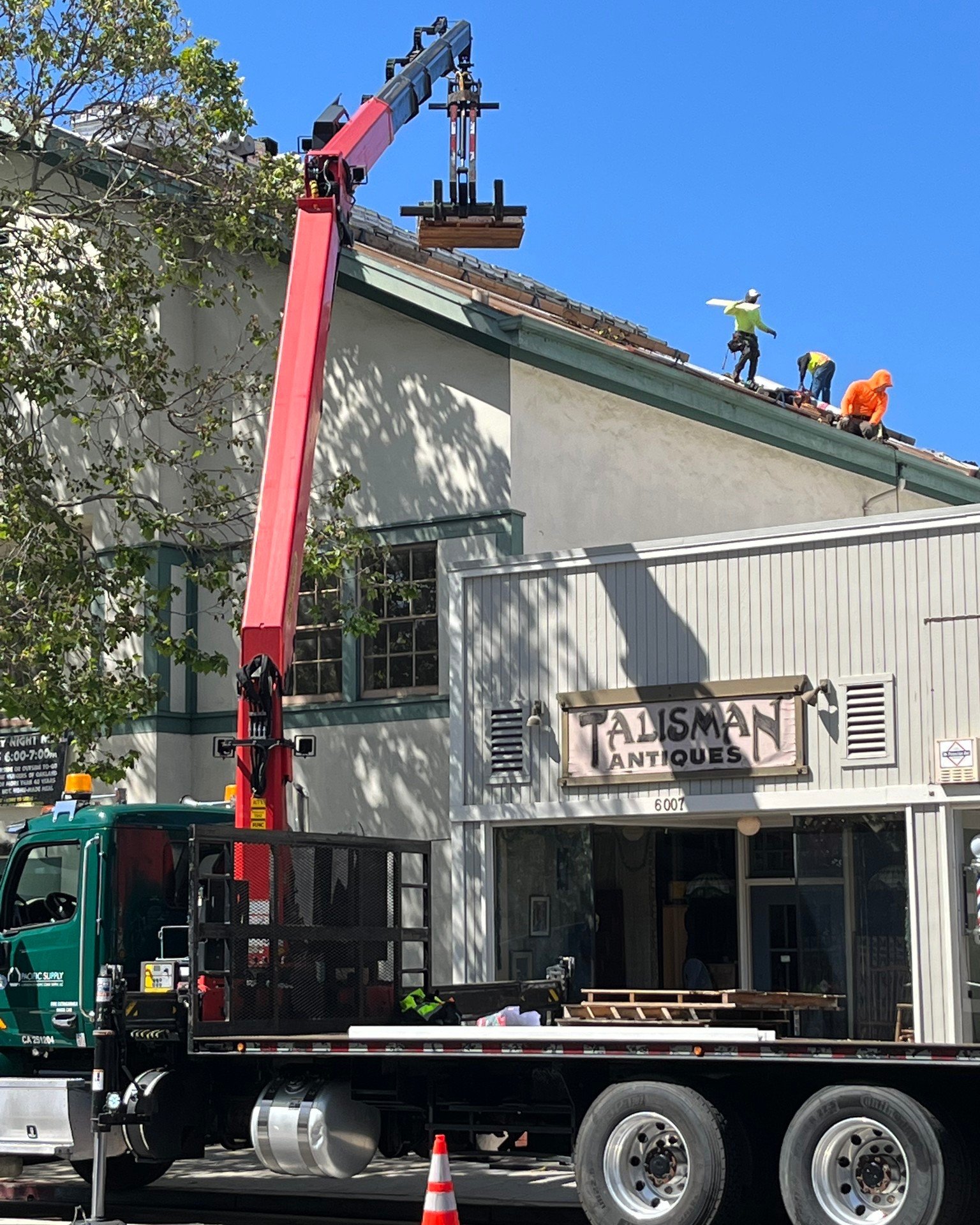 Congratulations to College Avenue Presbyterian Church for progress on installing a new solar panel system on the roof of your historic (100+ year old) building! We're excited to see the progress as it comes together.

Photo by Dann Wilkens offers a r
