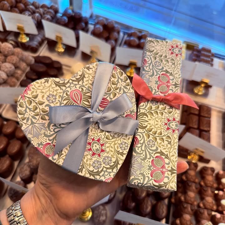 For Mother's Day this year you want to make sure that your delicious Belgian chocolate is wrapped in gorgeous and thoughtful packaging... and these from Love + Chocolate are just next level!!☺️ 💝
Did you know that Leonidas packaging is intentionall