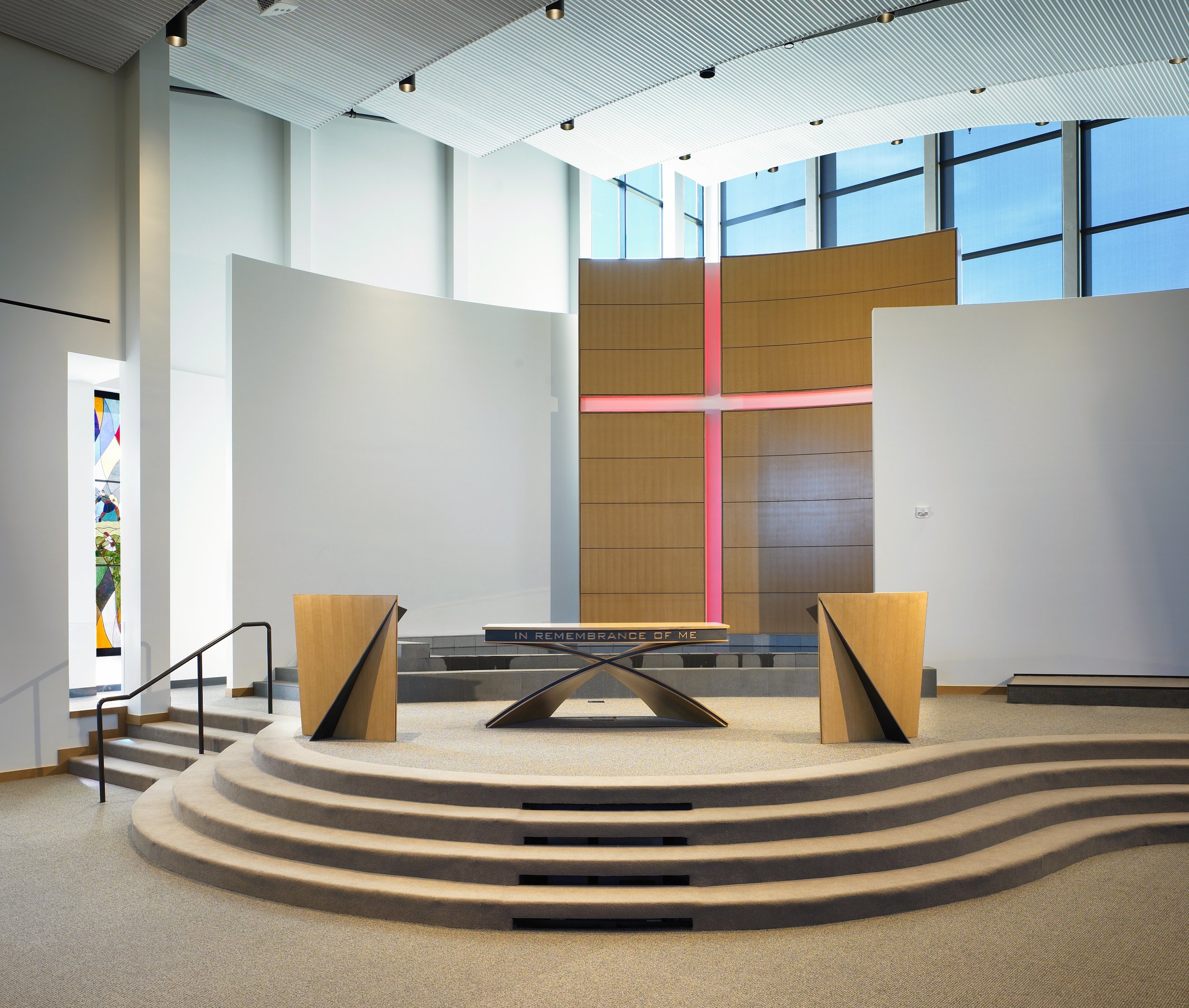 WDSMCC_SAA-006913InteriorChancel_Center.jpg