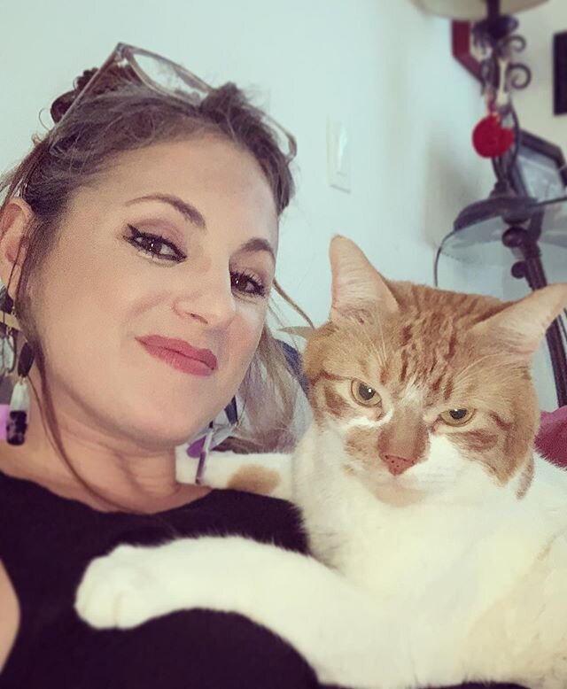 Post show bliss with my dude! If you have Facebook you can click the LINK in my BIO to check out my Sunday Sessions with Sarah Show 🎹🙌❤️💋 New gigs coming soon...stay tuned 
#musician #musicislife #sunday #sundayfunday #sundaysessions #love #kitty 