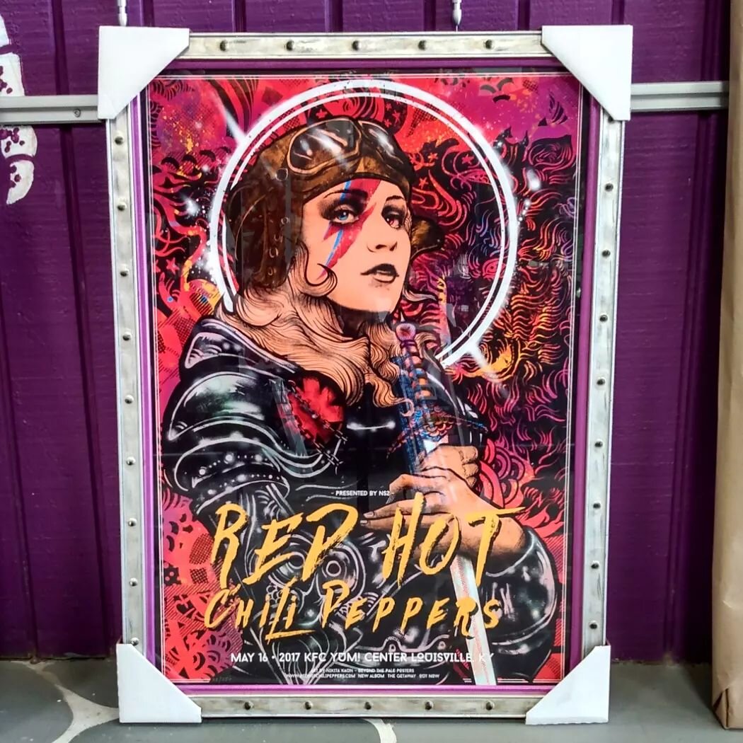 Check out this awesome Red Hot Chili Peppers gig poster, and the really awesome frame/fillet combination! A sparkly fillet on the right piece of art and moulding can really add just the right touch; we think the contrast beautifully accentuates this 