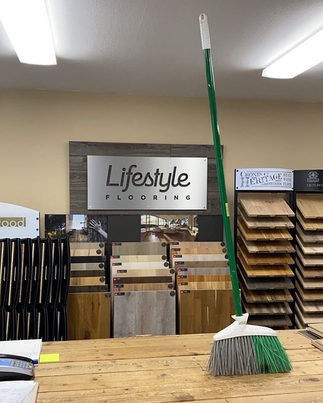 Broom shenanigans. Happy Friday.  #flooring. .
.
.
.
.
.
#lifestyle #lifestyle_flooring #store #covering #contentcreator #battleground #laminateflooring #clarkcounty #builder #store #wholesale #europeanoak #showroom #design