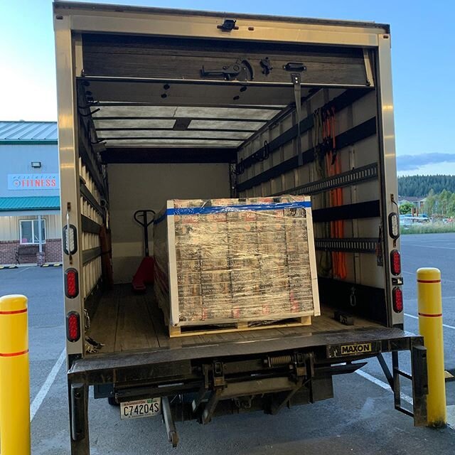 @lifestyle_flooring  offers delivery services. These are today&rsquo;s deliveries. Clark country and Portland locations.  #delivery #flooring #remodel #hardwoodfloors #lvpflooring #lvtflooring #work #contractor #build #newconstruction #installation #