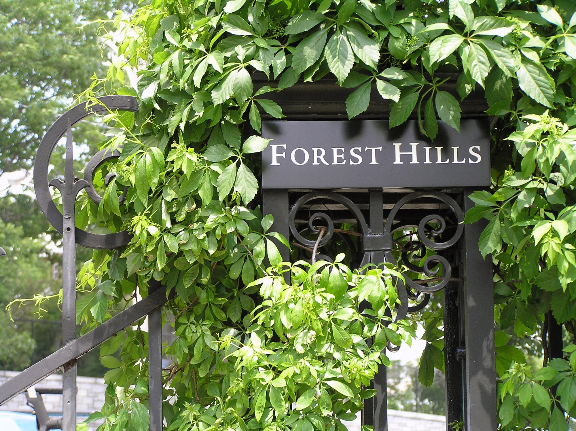 foresthills_gate_plaque.jpg