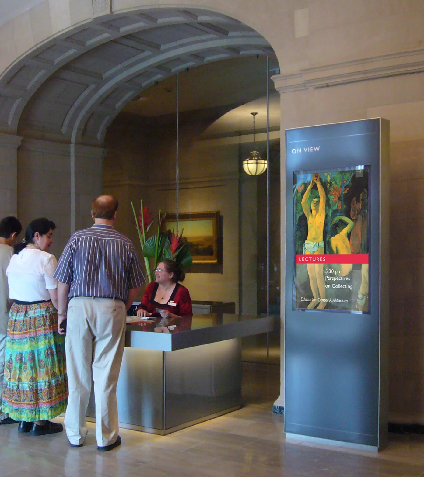 Info Desk & Info Display 1-orig.jpg