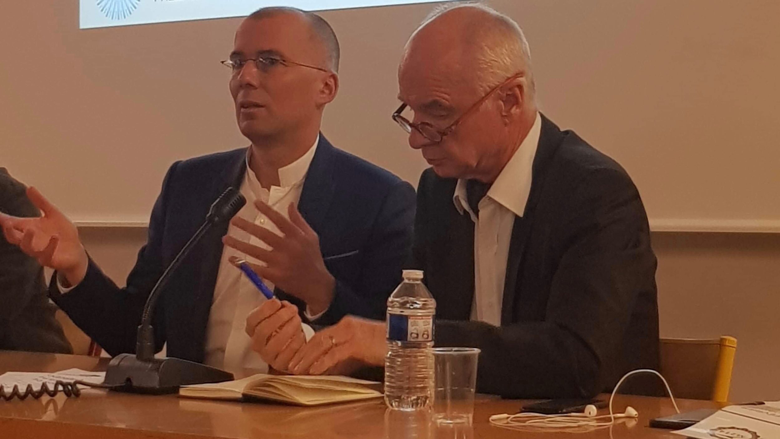conférence.jpeg