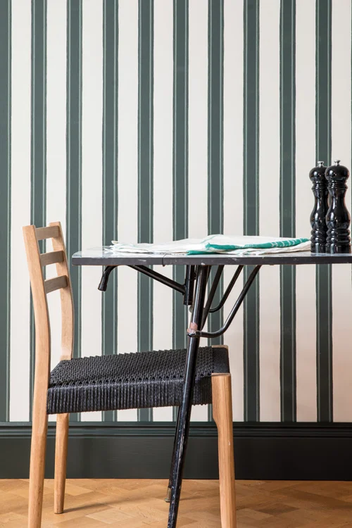 Walls in Block Print Stripe BP 768, skirting: Studio Green No.93 | Estate Eggshell
