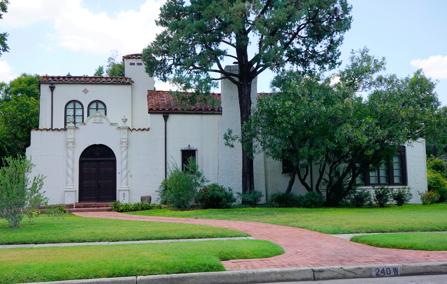 240 West Elsmere Place