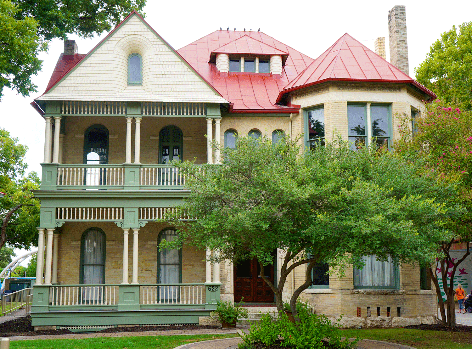 622 East Nueva Street