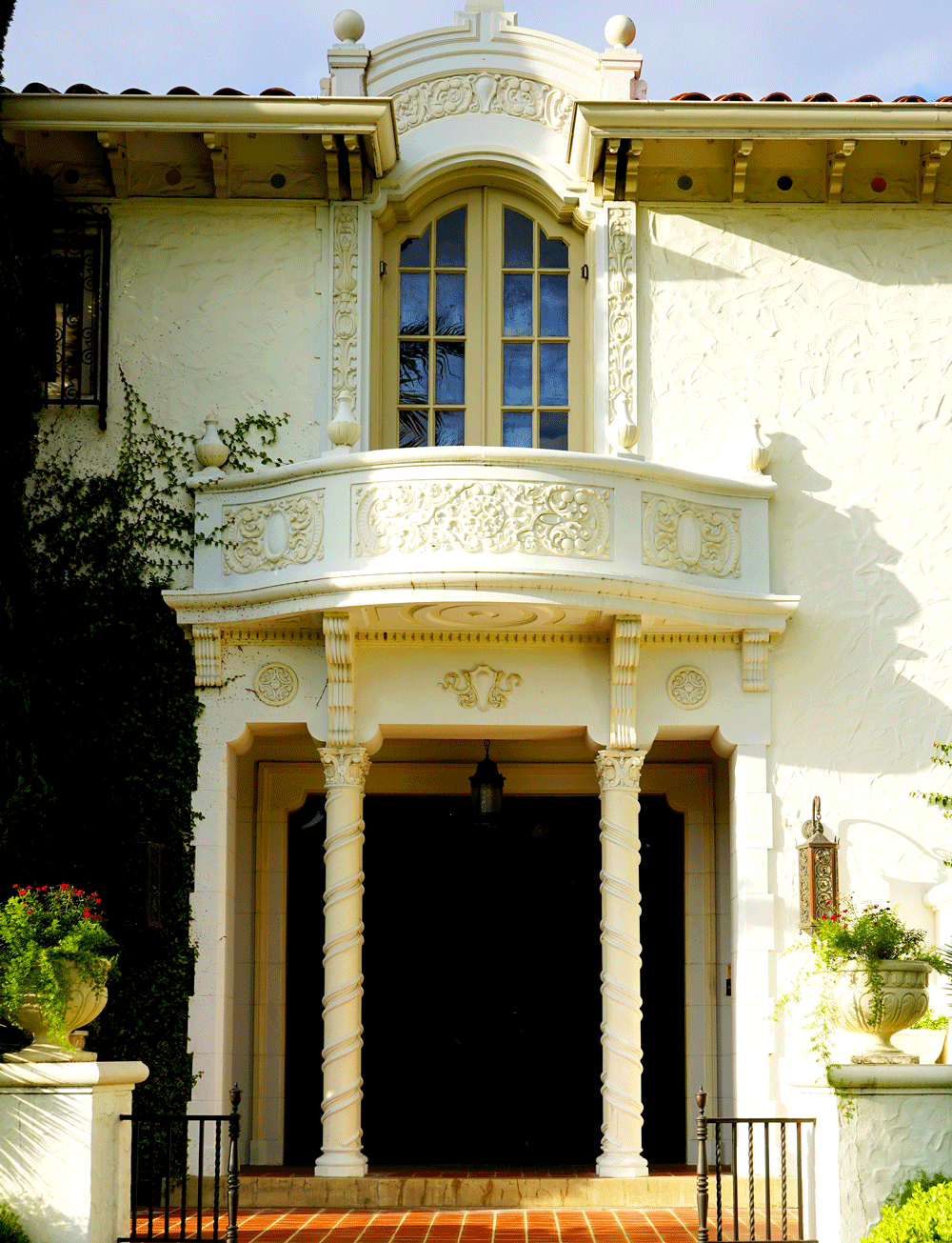 W_Lynwood_131_Door.gif