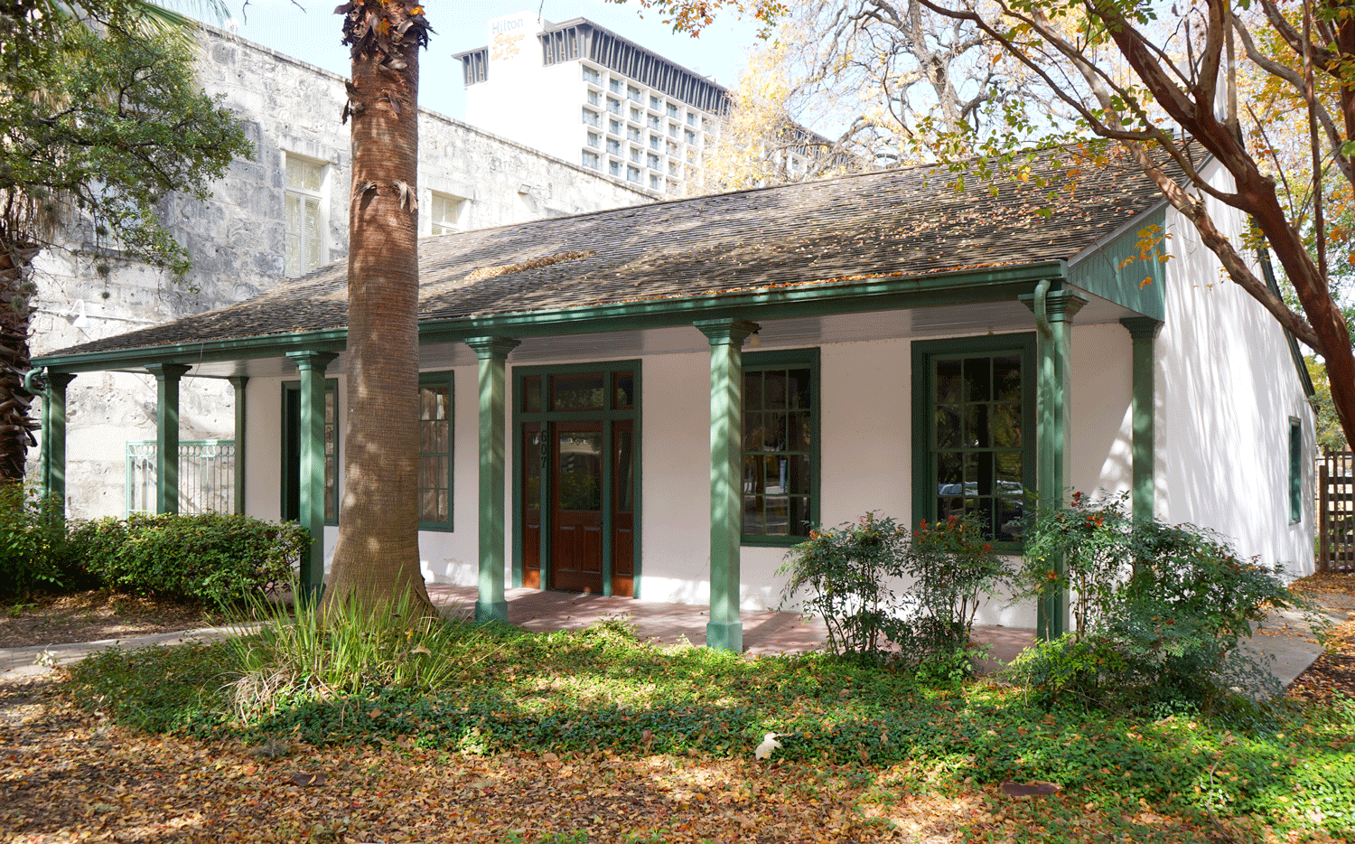 607 East Nueva Street