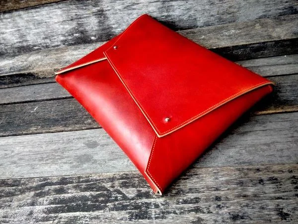 34-accessories-leather-calfskin-vegetabletanned-ged-a4-document-folder-clutch-red-01w_grande.jpg