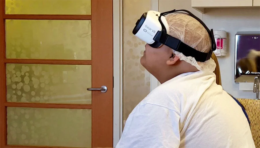 13-year-old Emanuel found virtual reality to be a welcome distraction during a recent procedure at Children’s Hospital of Wisconsin ( Image via CHW Blog )