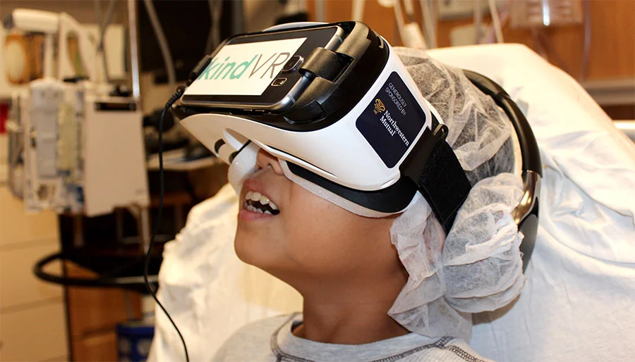 11-year-old Toben, a patient at Children’s Hospital of Wisconsin, tried out virtual reality earlier this year ( Image via CHW Blog )
