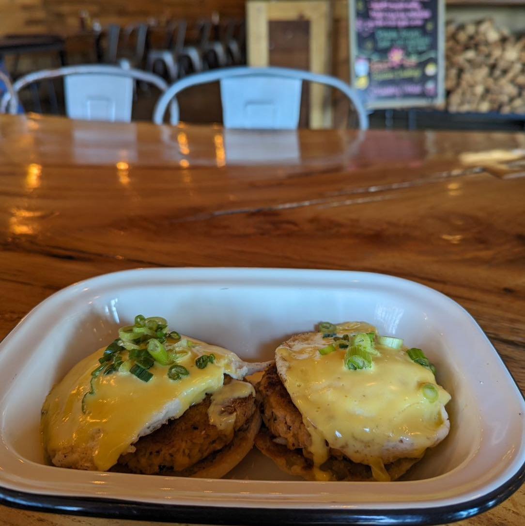 Get in here for the Mother's Day Special: Crab Cake Benedict! Toasted English muffin, 2 seared house crab cakes, 2 eggs, hollandaise, green onions.

#southernfoodie #smokemeateveryday #piedmontnc #alamancecountync #smokehousetogo