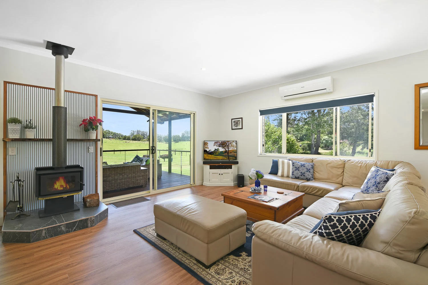 Upstairs+lounge.jpg