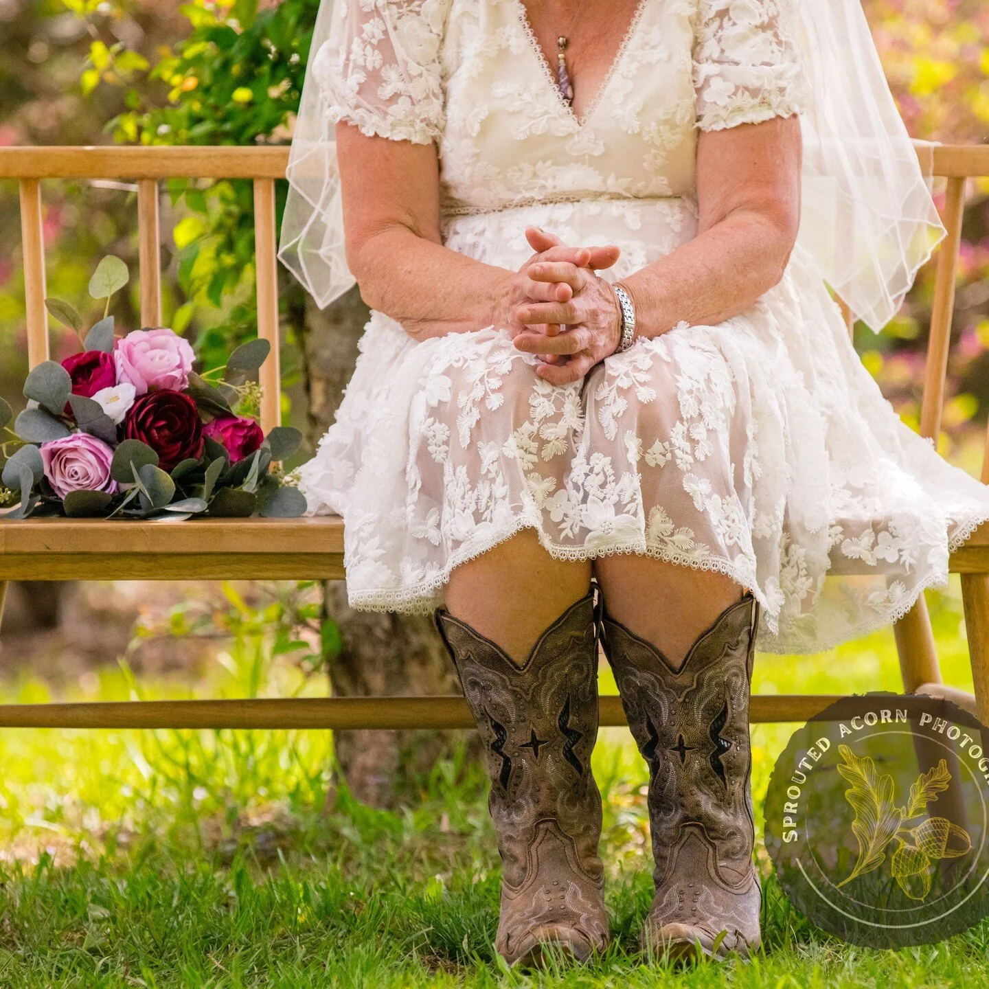 "We met at a classic car show," she said.
Jann had called me because she and Steve were getting married and she needed a photographer for a very small wedding. It just so happens that's my specialty! The only problem was that her wedding w