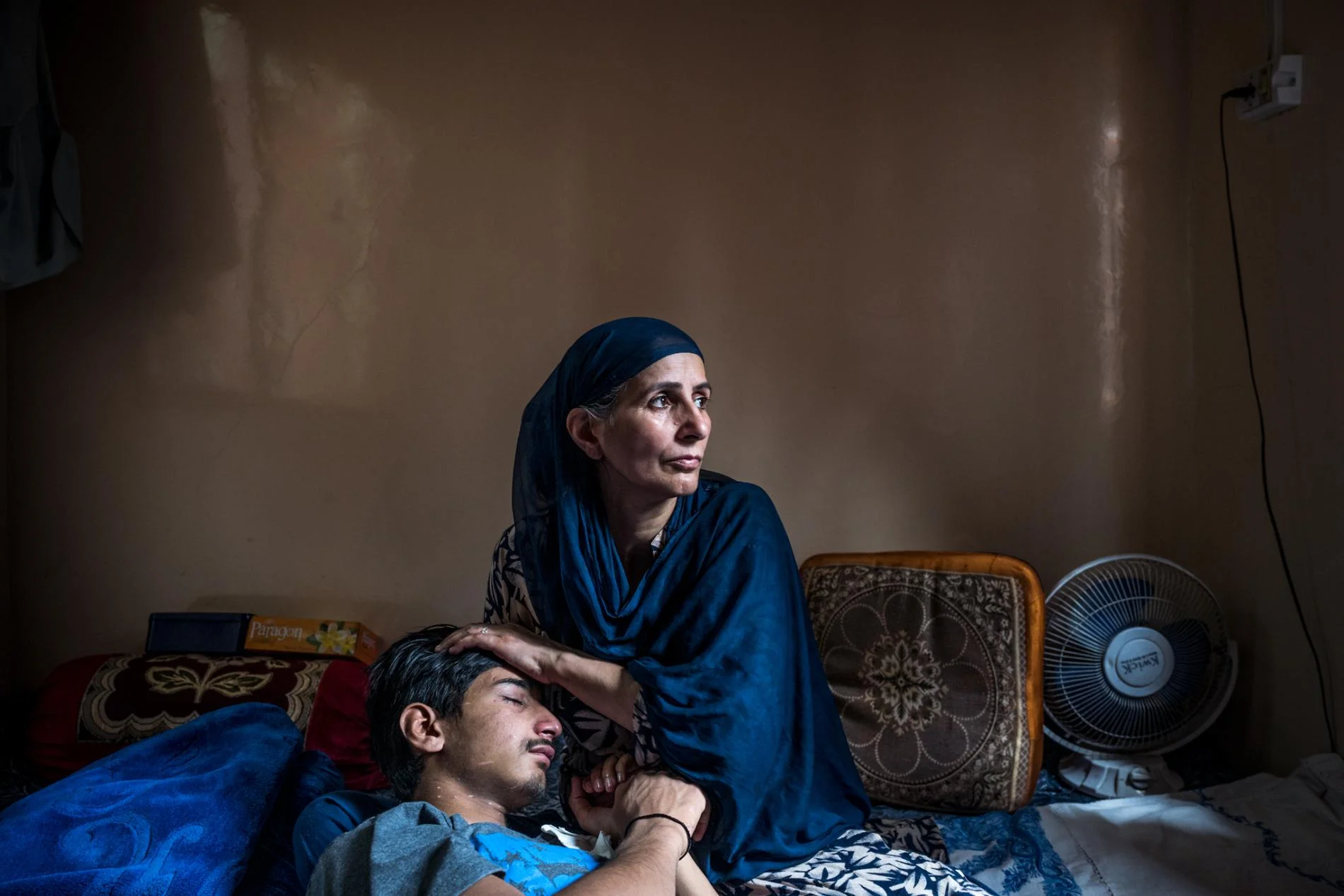 kashmir-mother-son-blinding-unrest-gerbehaye.adapt.1900.1.jpg