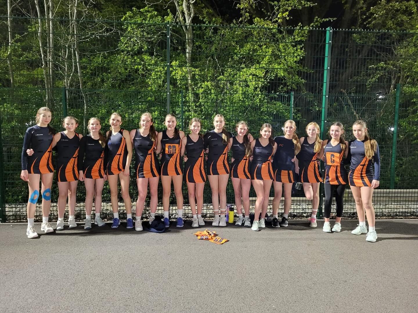 First game in an adult league for the U14s on Tuesday and it was against each other! 1st quarter was very close but an injury to Lyra meant no GD for the Navy team. Chloe and Darcey stepped in and did a great job but the Oranges pulled away. OPOM was