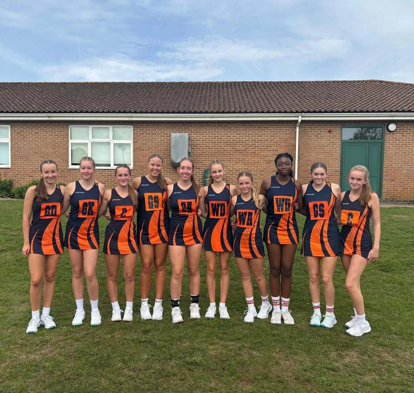 10 of our U16 Regional squad took to the courts today to play their hearts out in the ERYL Qualifying Tournament!
With an abundance of fantastic teams – and playing up a year group – this bunch of girls worked hard from the very start an