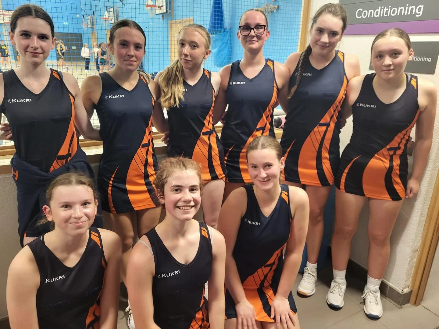 Senior Squad Match Recap 🐝🔥

A very competitive game for our Senior girls in the Harlow League against Tegate on Tuesday night. 💪

The girls worked hard against a strong defence, showing patience and re-offering smartly before feeding the circle &